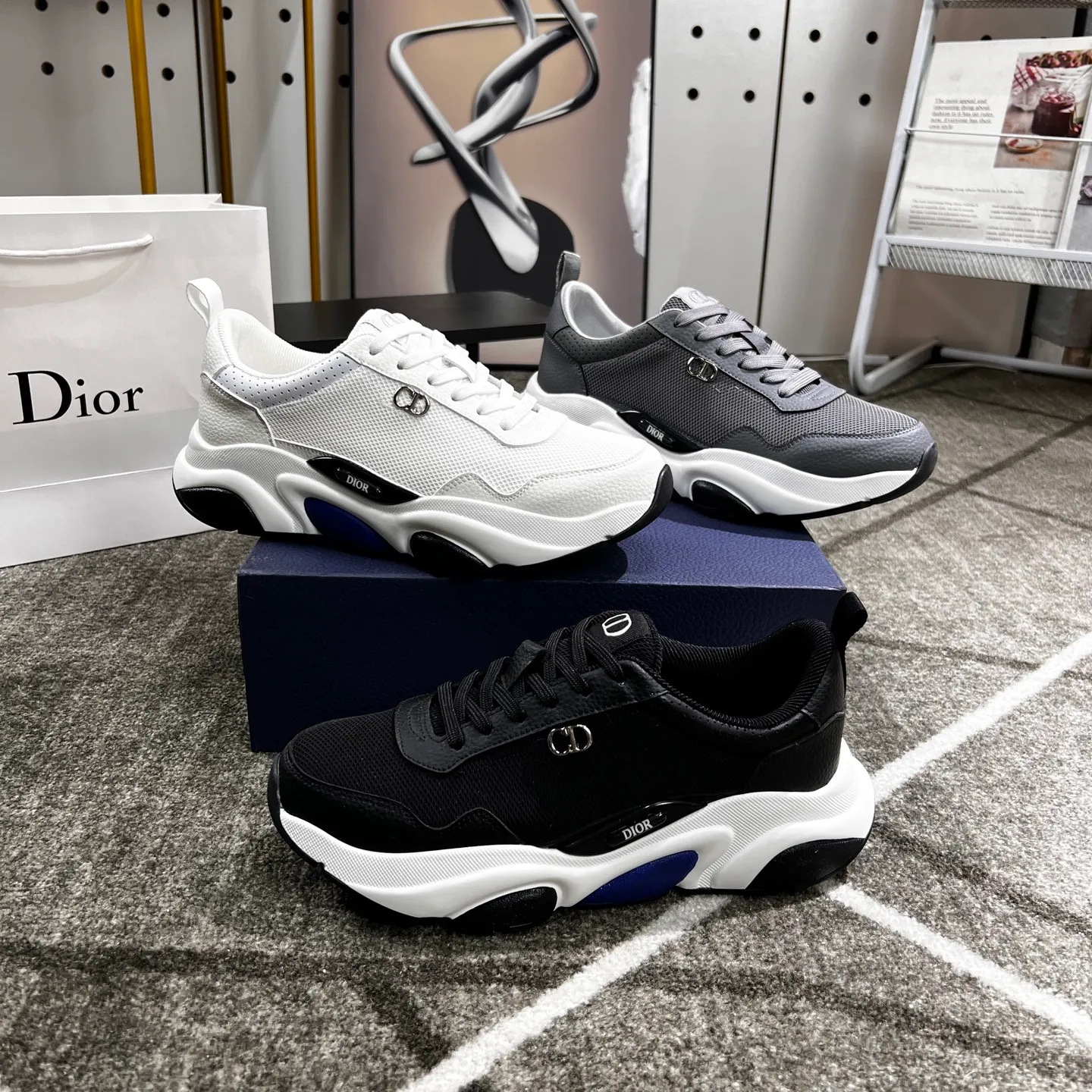 Factory price: 438💰Dior's new casual men's shoes👉 👉 Fashionable and versatile, 💞 simple and elegant style, 🔊 The fabric is made of imported cowhide with mesh, ☑️breathable mesh lining, sheepskin feet, original wear-resistant rubber outsole, exclusive new style, actual shot, three colors available, code number: 38-44, (45 can be customized)